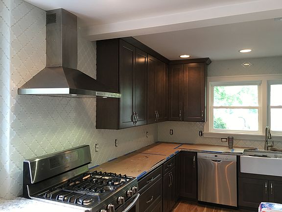 2nd image of 1521 W 1st Ave