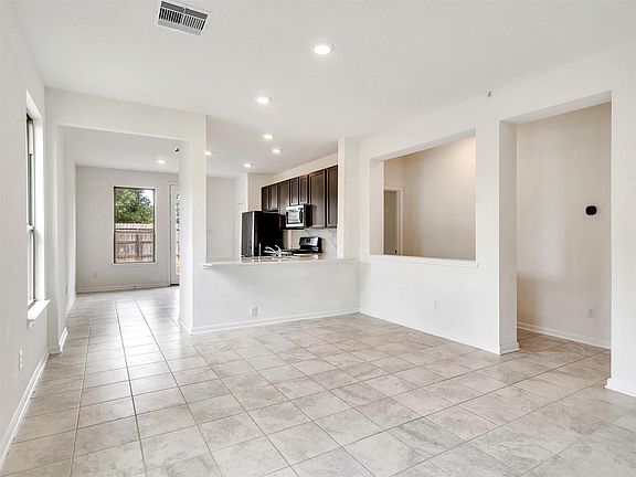 3rd image of 6011 Whitewing Rd