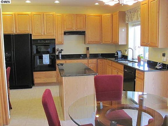 Eat-in kitchen