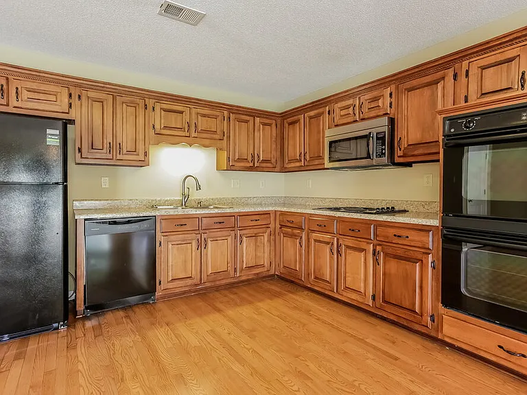 300 N Ericson Rd — Photo 5