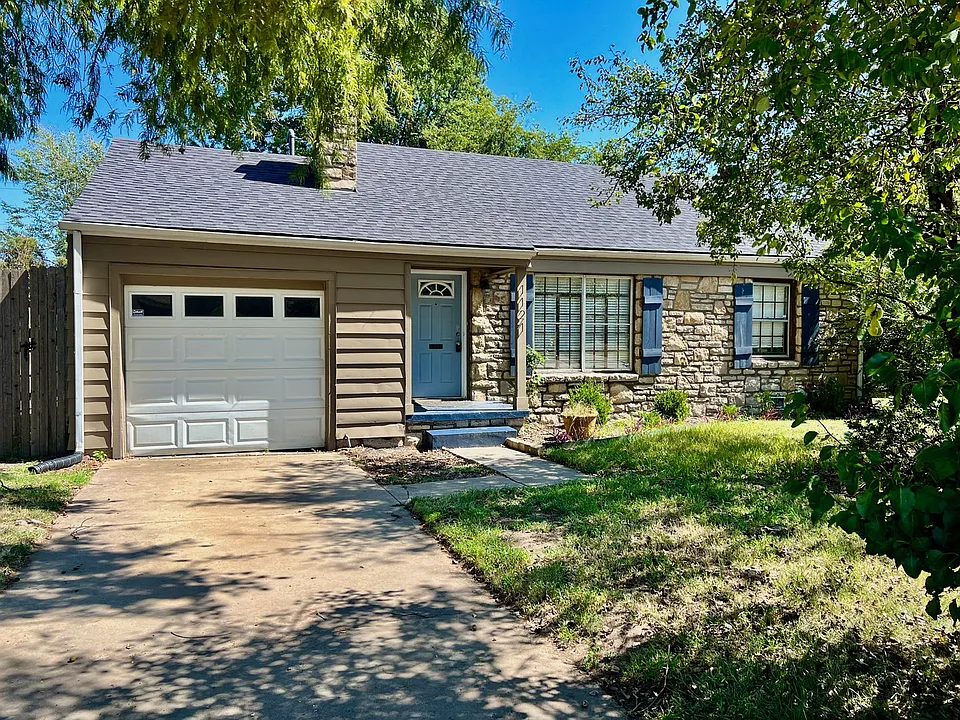 1121 S Vandalia Ave