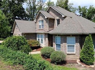 2649 Forest Glen Dr, Pacific, MO 63069