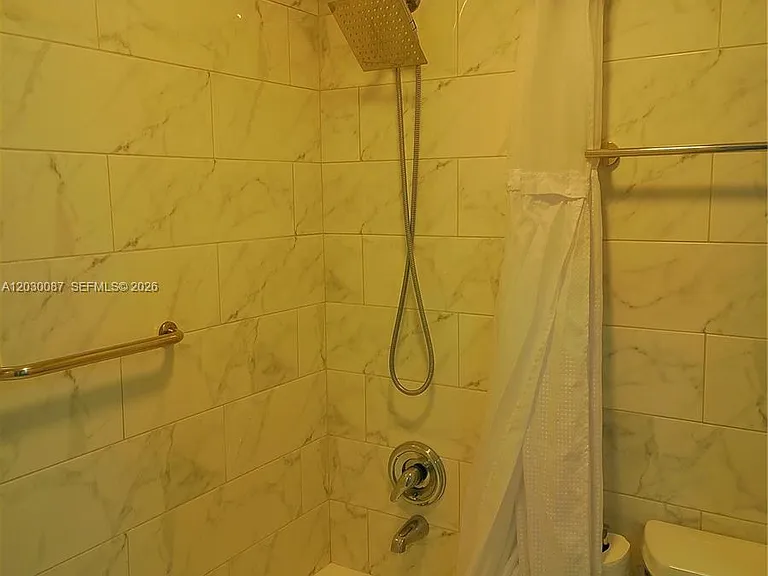215 SE 3rd Ave #206A — Photo 37