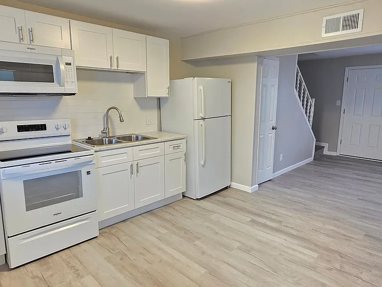 33507 Berville Ct — Photo 3