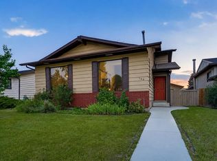 196 E Suncrest Way SE, Calgary, AB T2X 1W4