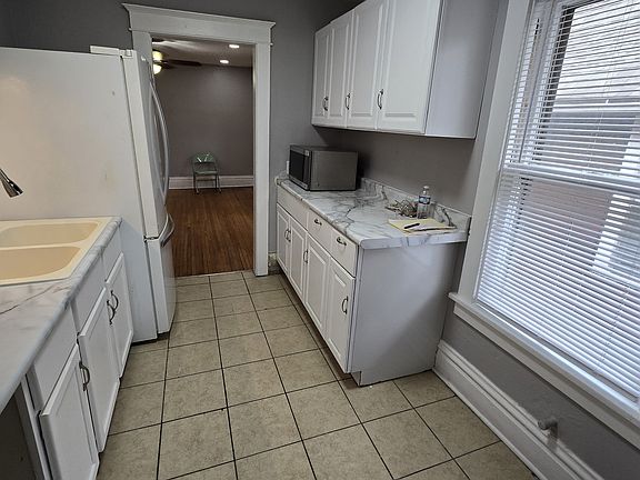 4th image of 156 S Lasalle St APT 2