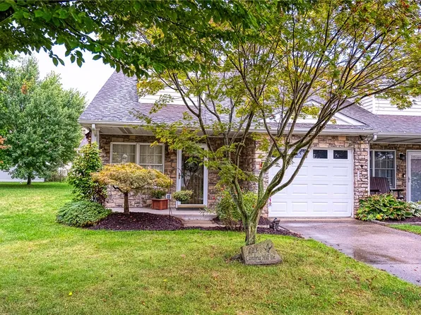 125 Cambria Hill Dr E, Tarentum, PA 15084