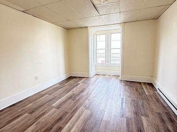 3rd image of 150 E Market St #1