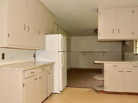 2nd image of 105 Dearborne St