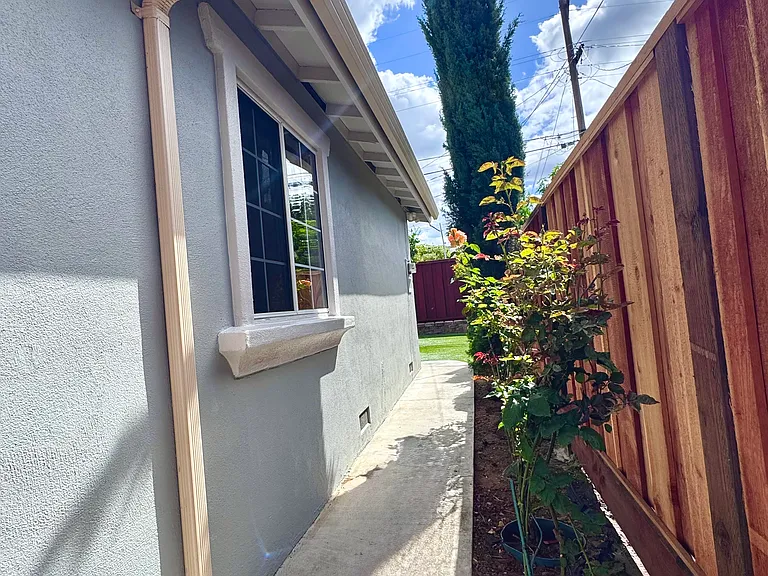 2071 Orlando Dr — Photo 36
