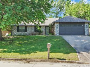 2405 W Driftwood Dr, Claremore, OK 74017