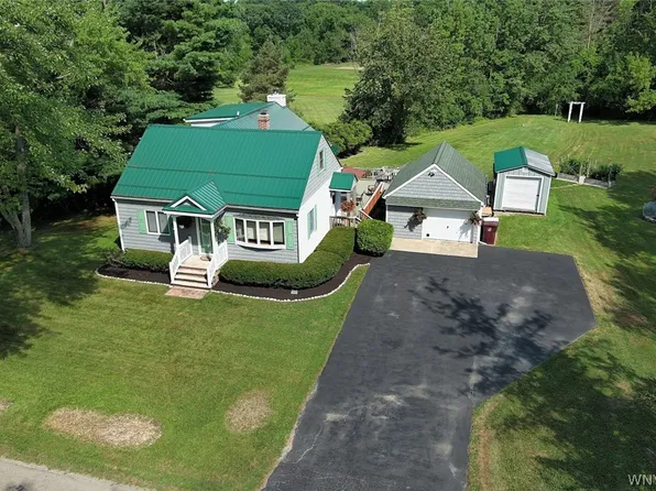 2470 Bauer Rd, Eden, NY 14057