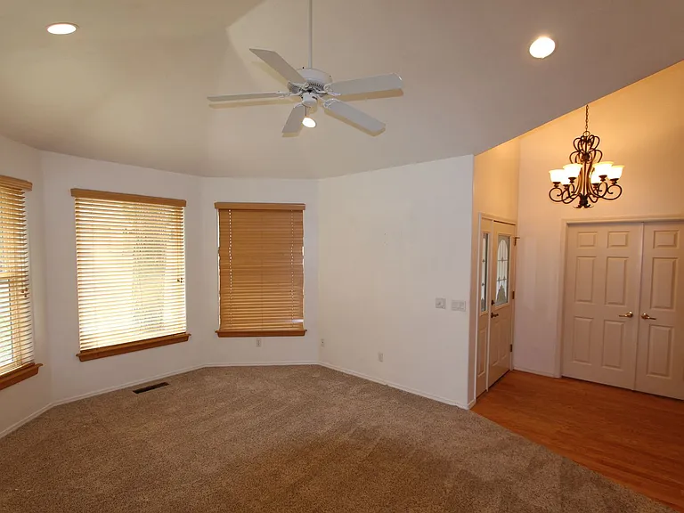 2100 N Timberline Rd — Photo 6