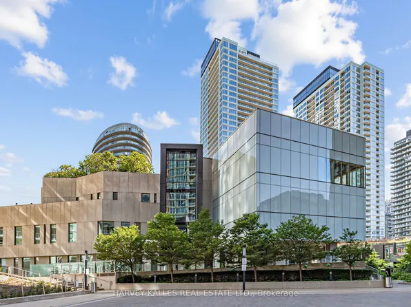 90 Queens Wharf Rd Unit 608, Toronto, ON M5V 0J4