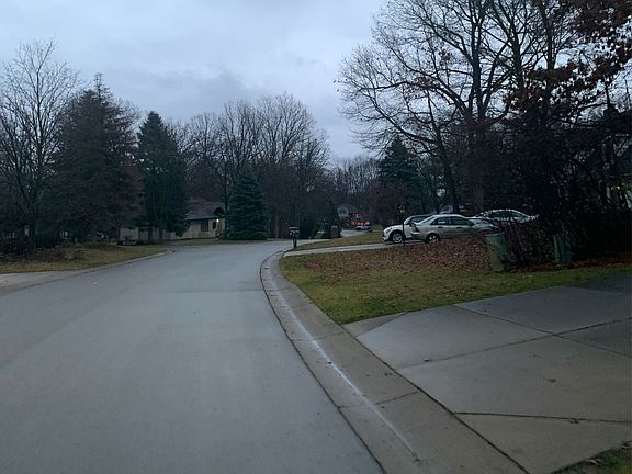 4th image of 180 Waterview Dr