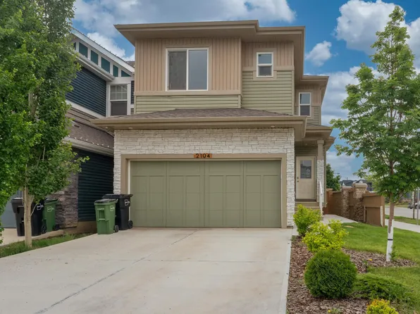 2104 160th St SW, Edmonton, AB T6W 4E5