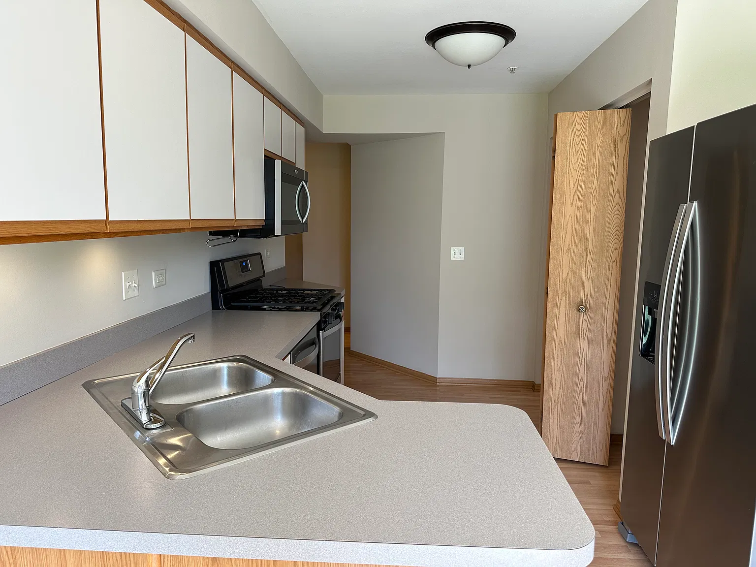 2 bed, 2.5 bath, 1378 sqft, $2,300 — Photo 4