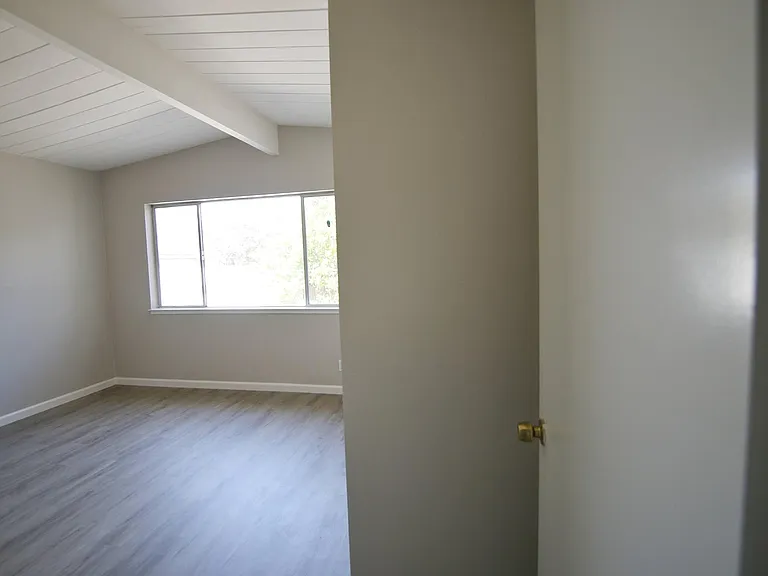 3271 Alma St — Photo 36