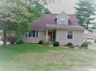 2121 S Walnut St, Springfield, IL 62704