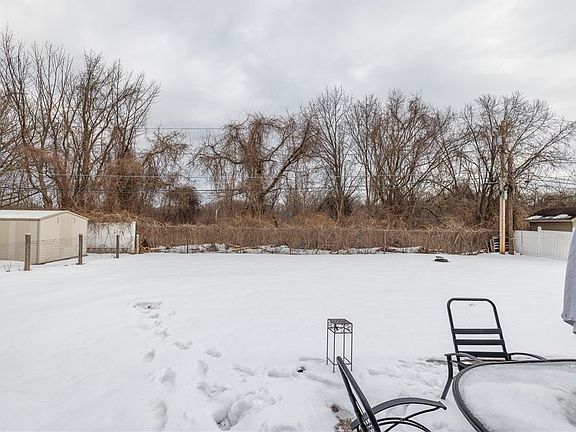 3rd image of 153 Kennedy Cir