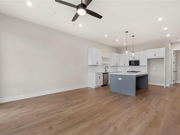 4th image of 990 Bibbs Cir #7