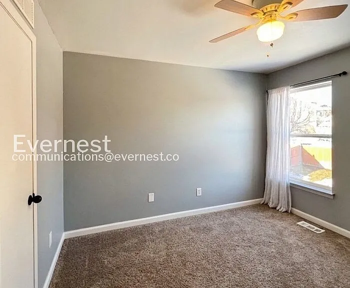 129 Royallbrook Ln — Photo 10