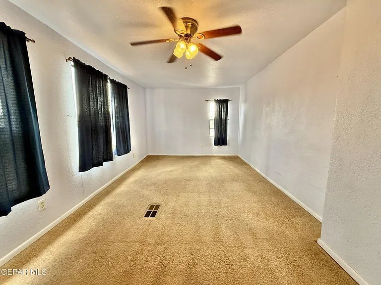 611 New York Ave — Photo 33