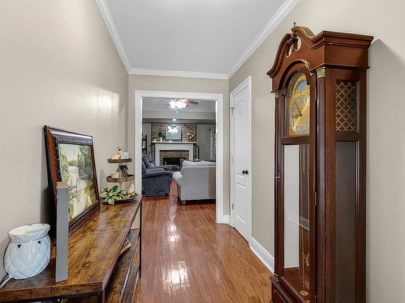 3rd image of 134 Aubrey Dr