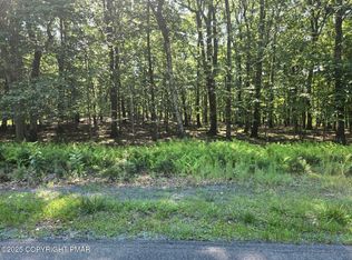 44 Whippoorwill Dr, Bushkill, PA 18324