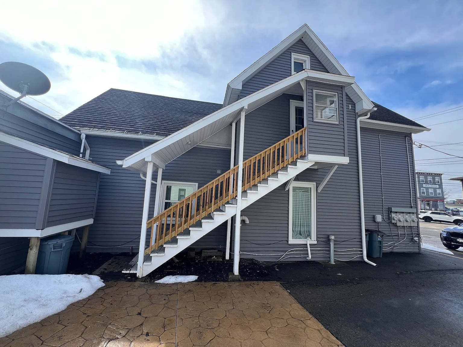 16 Main St photo 1