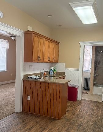 4th image of 806 Roselle St