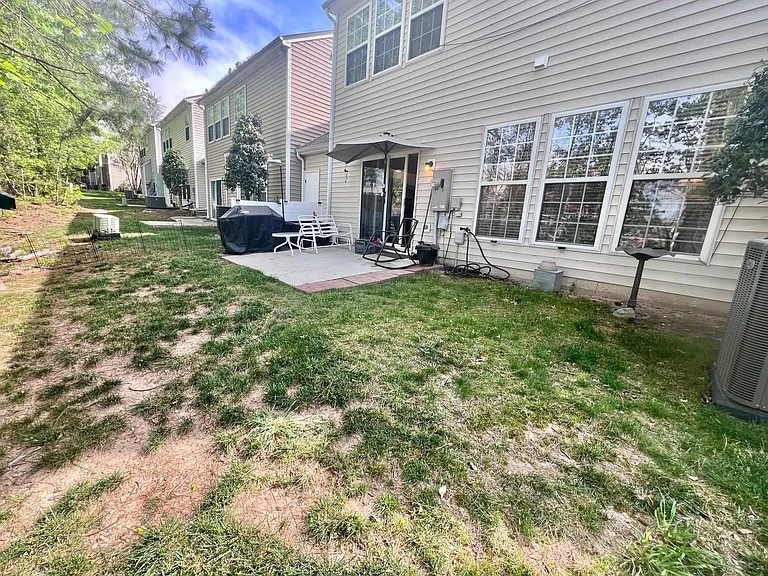 302 Mannington Dr — Photo 28