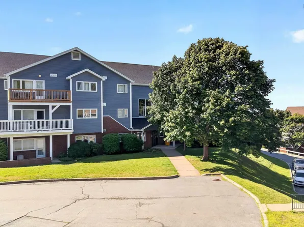 126 Farnham Gate Rd #102, Halifax, NS B3M 3Z9