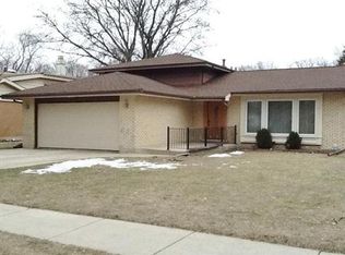 1517 N Mura Ln, Mount Prospect, IL 60056