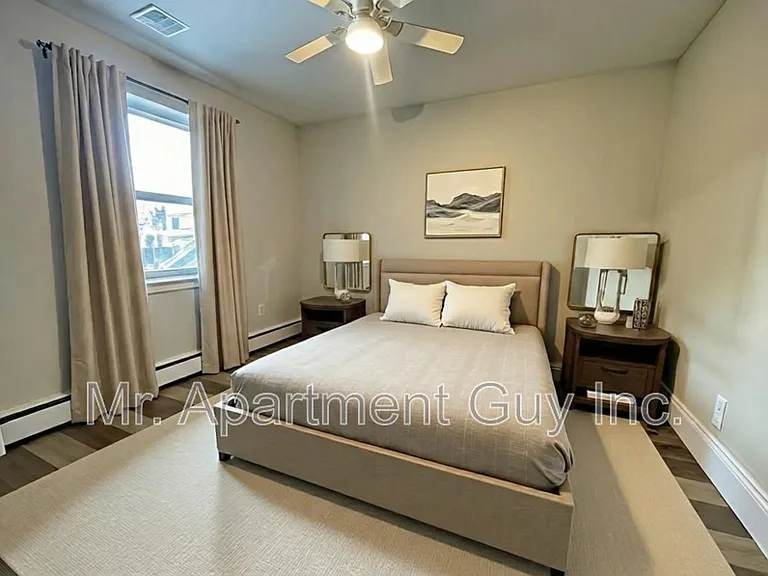 1454 Barton St E #4 — Photo 3