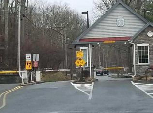 103 Eton Ct, Bushkill, PA 18324