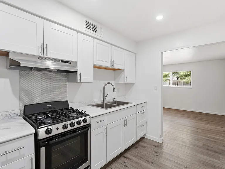 1329 N 48th St #5 — Photo 6