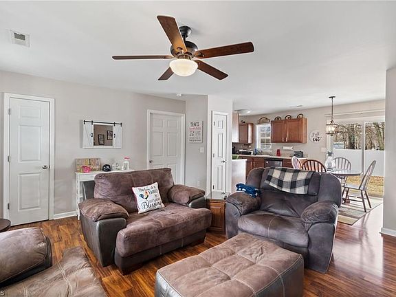 3rd image of 405 Northridge Dr