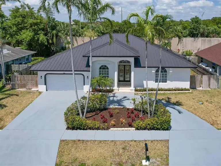 3409 Diane Dr — Photo 1