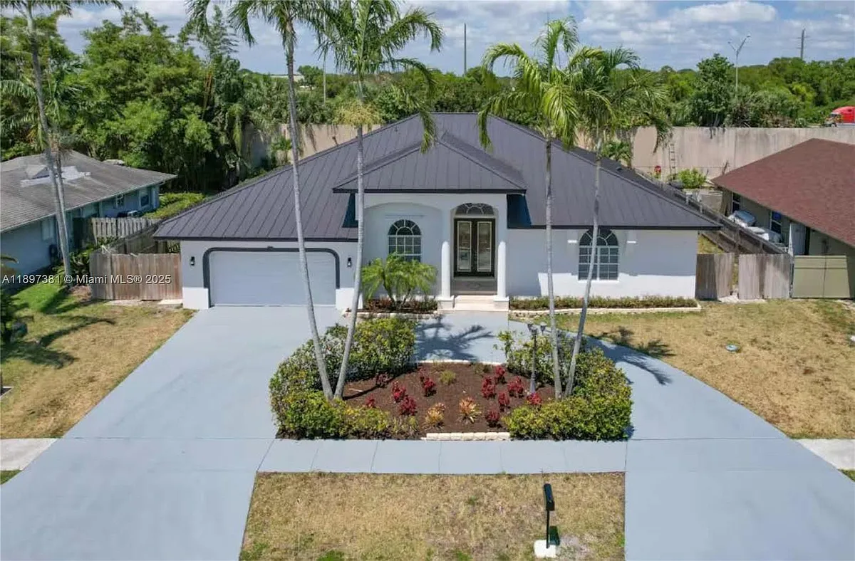 Photo 1 of 20 - 3409 Diane Dr - Boynton Beach, FL Primary Photo - 3409 Diane Dr