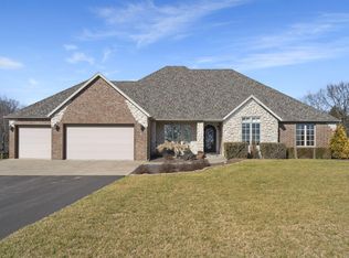 2035 Riverwood Dr, Nixa, MO 65714