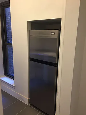 Rented by Lalezarian Properties | media 23