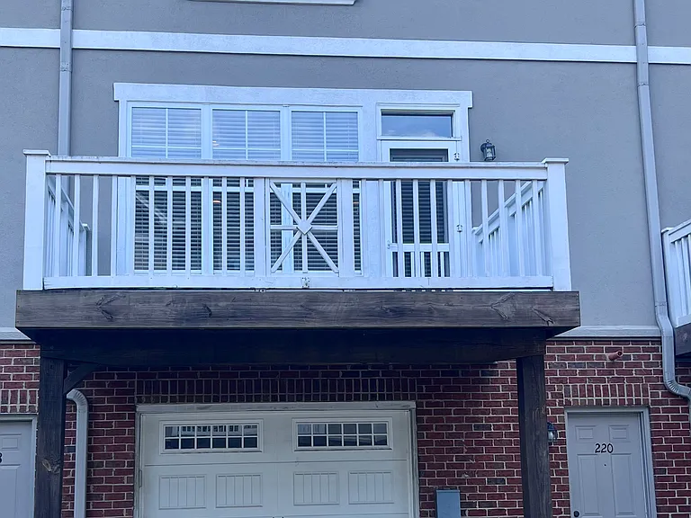 220 S Cedar St — Photo 2