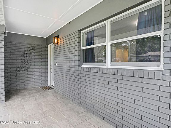 4th image of 416 Poinsettia Ave
