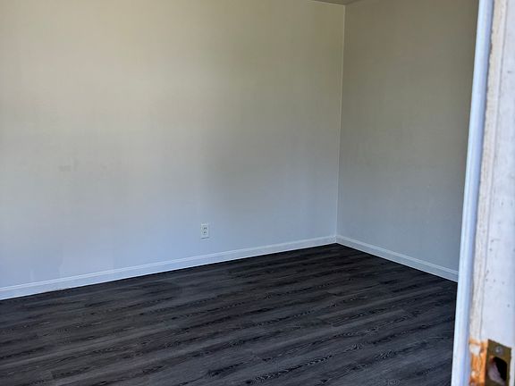 5th image of 3241 W Tennyson Ave