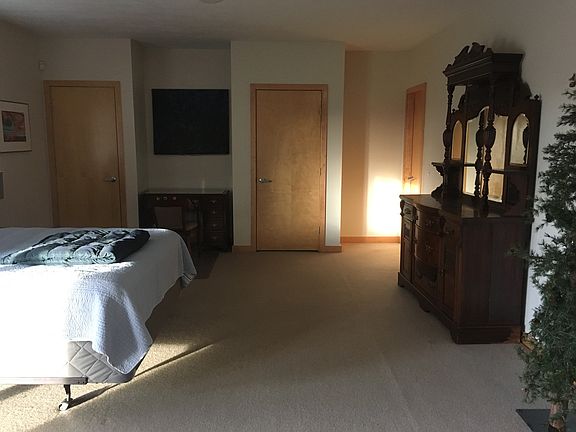 Furnished, Queen Bed