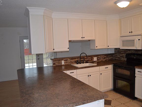 4th image of 1120 Fairoaks Dr
