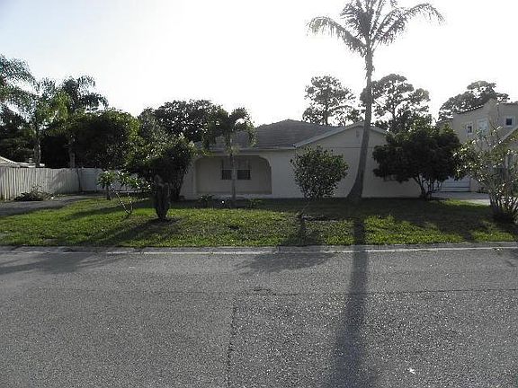 3rd image of 1389 Rainbow Ave