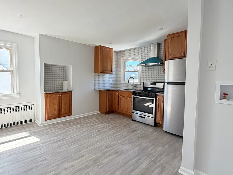 69 La Salle Ave #2 — Photo 3