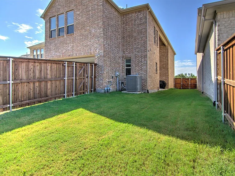 12618 Akenside Rd — Photo 28